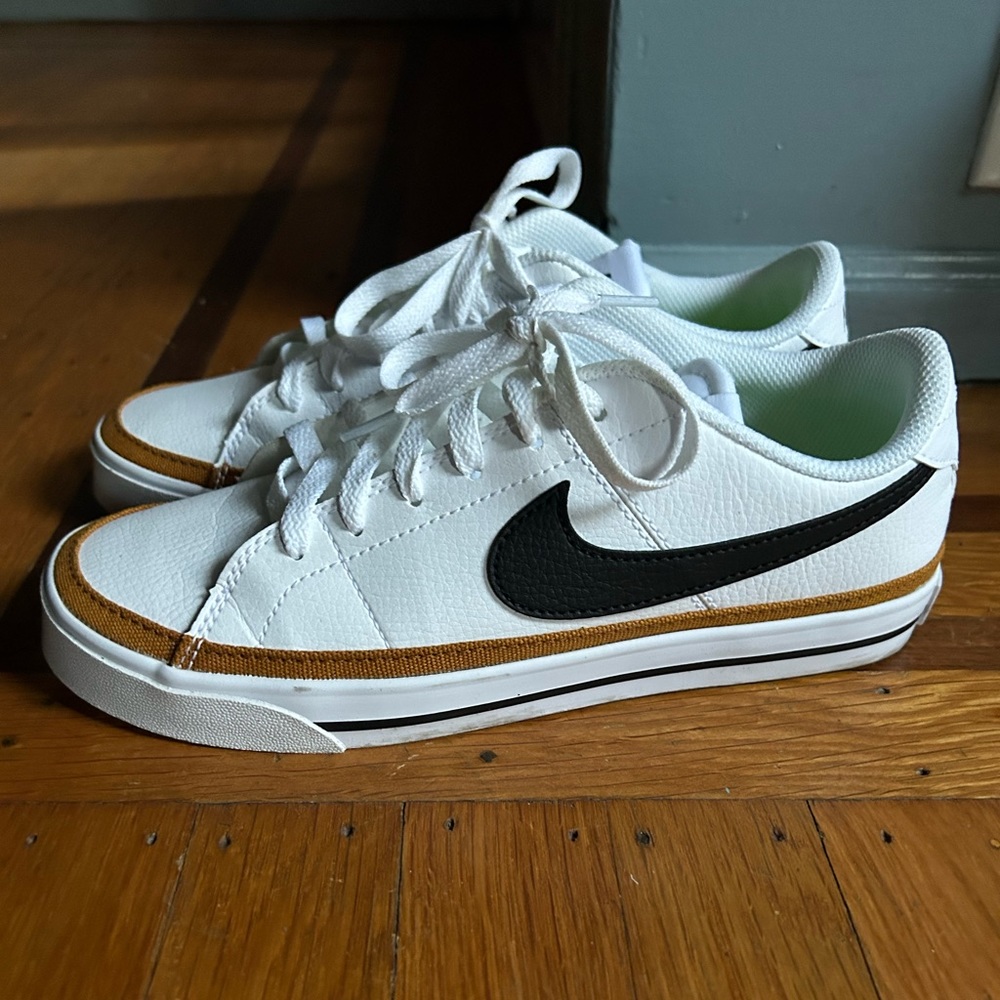 Nike Court Legacy low top sneakers